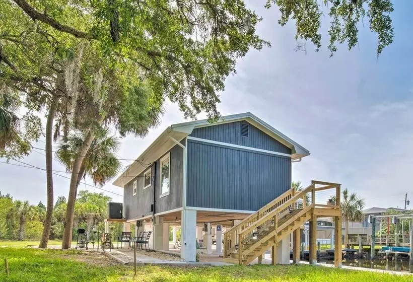 Newly Remodeled Gem On Homosassa River Canal!