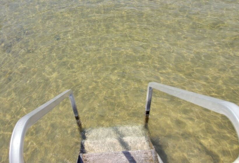 Pelican Lake Cabin: Private Beach + Scenic Sunsets