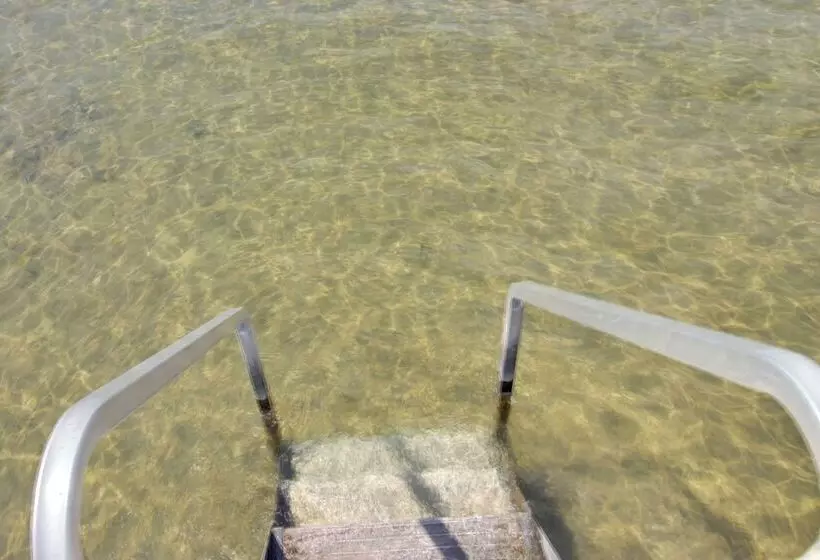 Pelican Lake Cabin: Private Beach + Scenic Sunsets