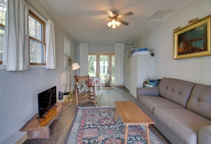 Pelican Lake Cabin: Private Beach + Scenic Sunsets