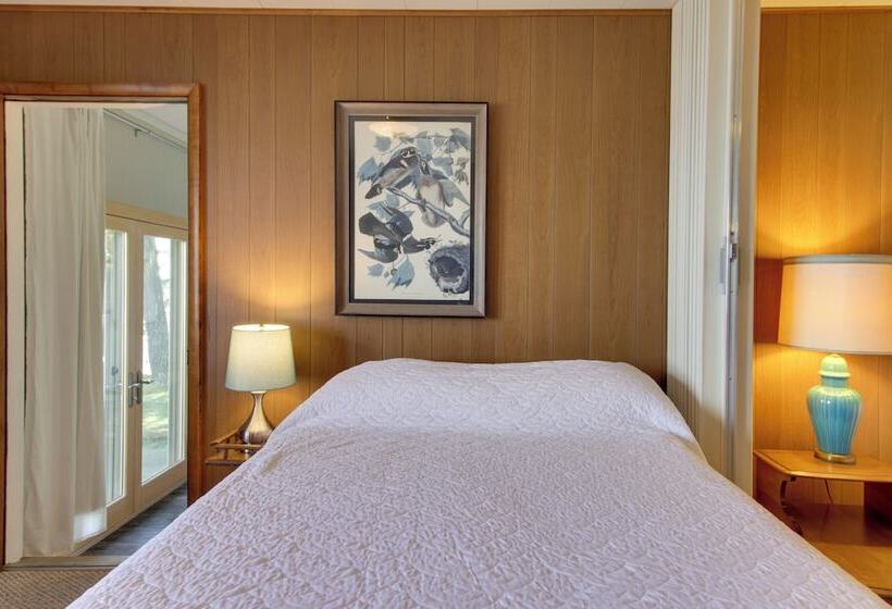 Pelican Lake Cabin: Private Beach + Scenic Sunsets