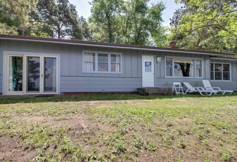 Pelican Lake Cabin: Private Beach + Scenic Sunsets