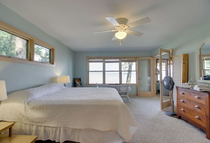 Pelican Lake Cabin: Private Beach + Scenic Sunsets