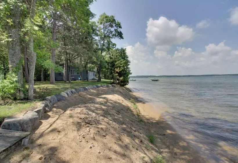 Pelican Lake Cabin: Private Beach + Scenic Sunsets