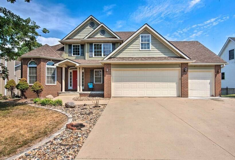 Pet Friendly Des Moines Home W/ Fenced Yard!