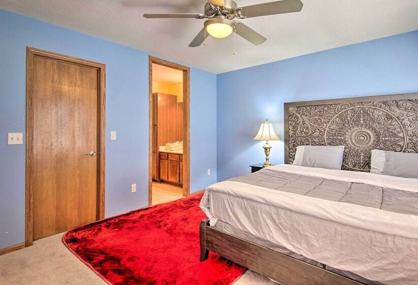 Pet Friendly Des Moines Home W/ Fenced Yard!