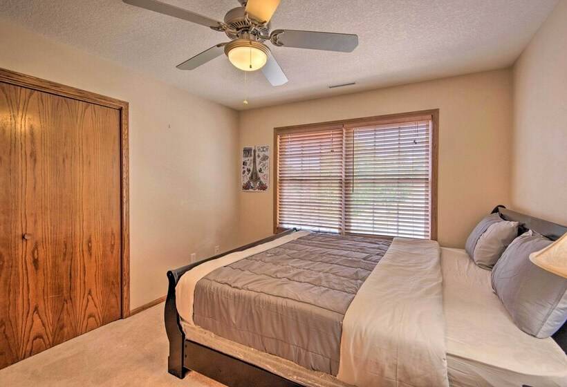 Pet Friendly Des Moines Home W/ Fenced Yard!