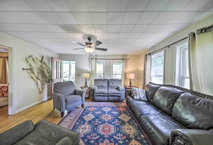 Pet Friendly Waterfront Hayesville Cottage!