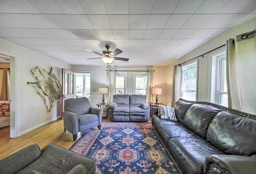 Pet Friendly Waterfront Hayesville Cottage!