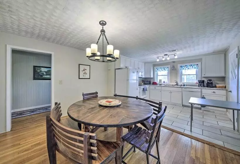 Pet Friendly Waterfront Hayesville Cottage!