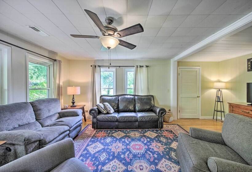 Pet Friendly Waterfront Hayesville Cottage!