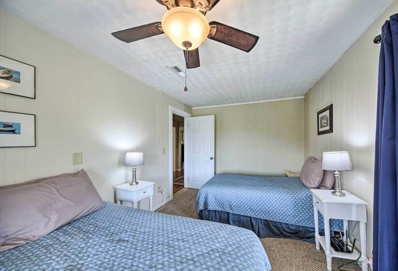 Pet Friendly Waterfront Hayesville Cottage!