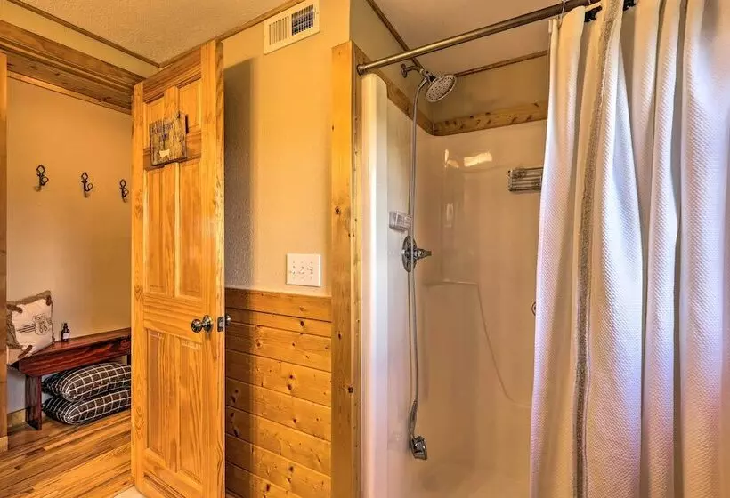 Piney Creek Mountain View Cabin W/ Wraparound Deck