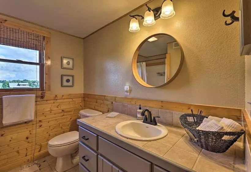 Piney Creek Mountain View Cabin W/ Wraparound Deck