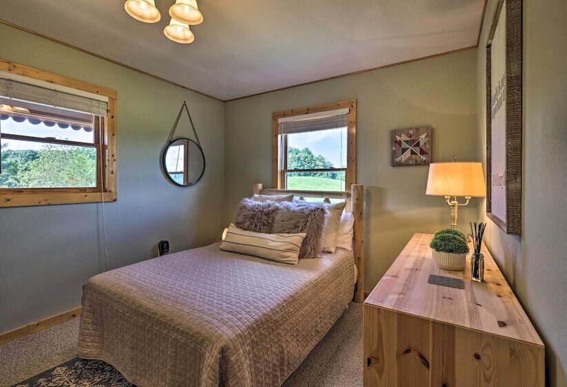 Piney Creek Mountain View Cabin W/ Wraparound Deck