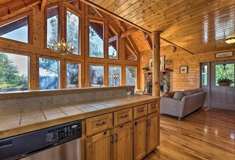 Piney Creek Mountain View Cabin W/ Wraparound Deck