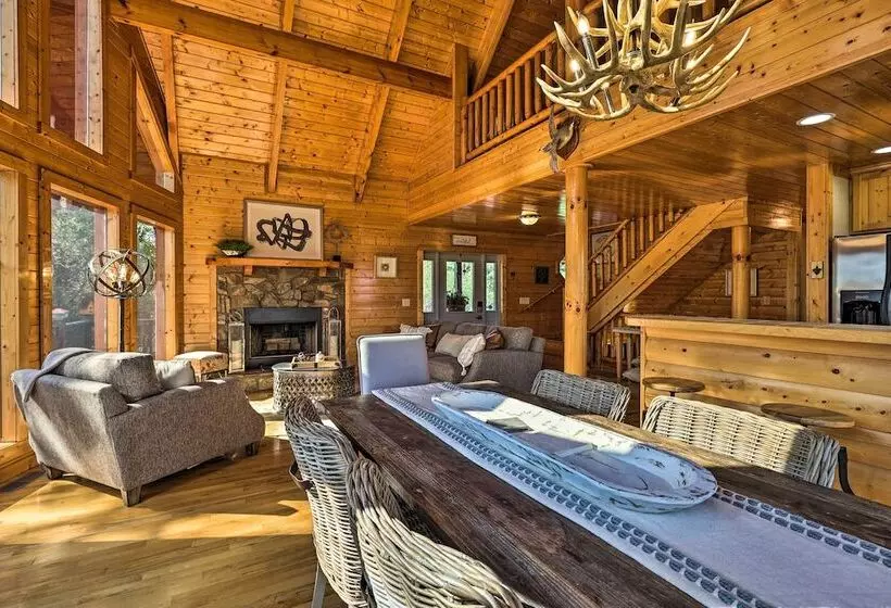 Piney Creek Mountain View Cabin W/ Wraparound Deck