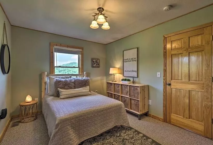 Piney Creek Mountain View Cabin W/ Wraparound Deck