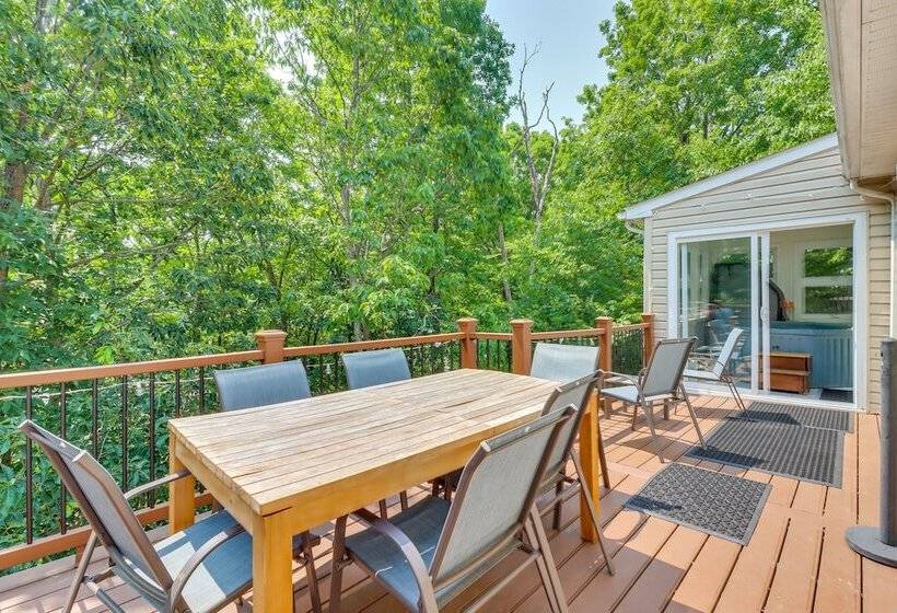 Gas Grill, Lake Access: Scenic Poconos Retreat!