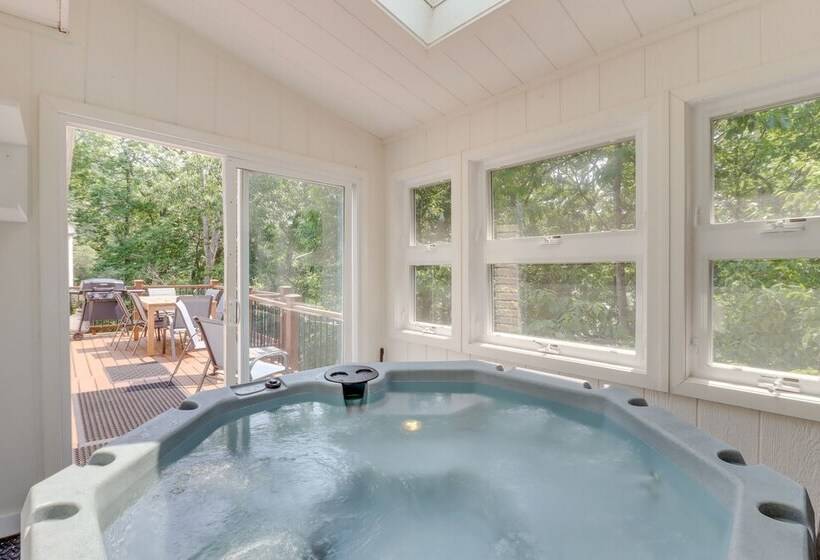 Gas Grill, Lake Access: Scenic Poconos Retreat!