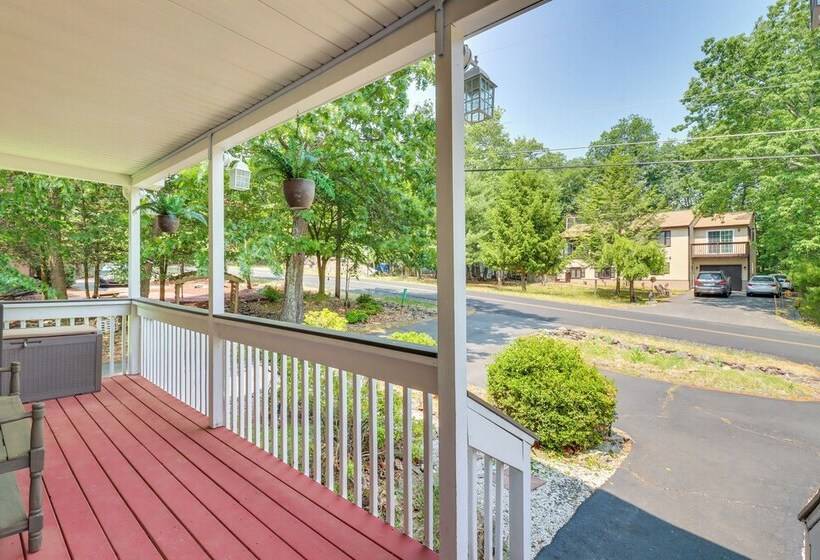 Gas Grill, Lake Access: Scenic Poconos Retreat!