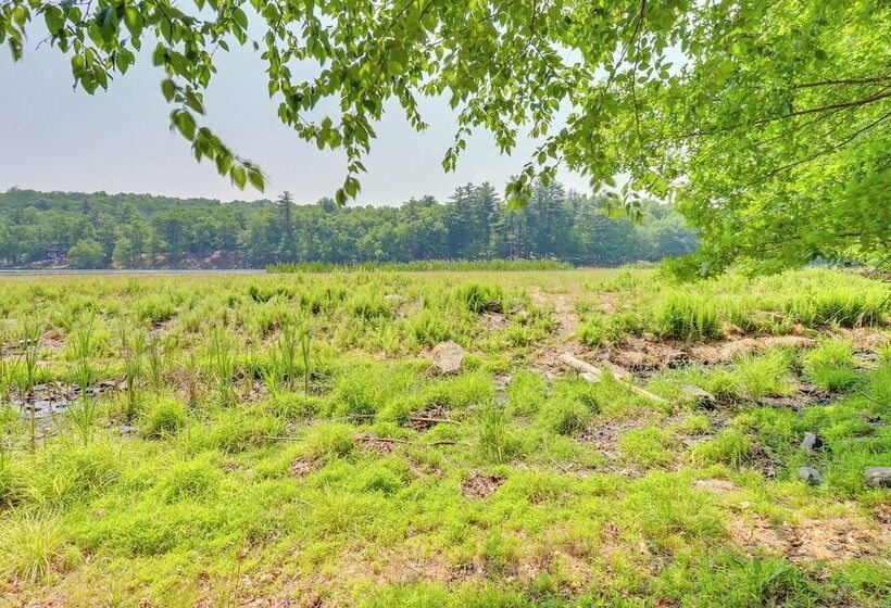 Gas Grill, Lake Access: Scenic Poconos Retreat!