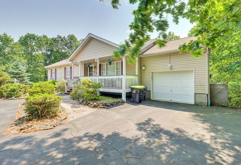 Gas Grill, Lake Access: Scenic Poconos Retreat!