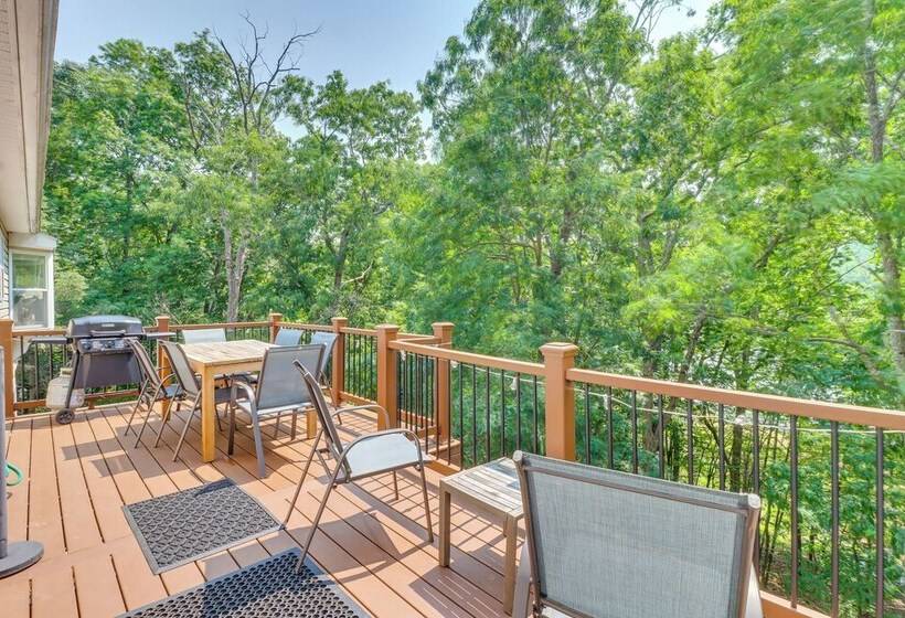 Gas Grill, Lake Access: Scenic Poconos Retreat!