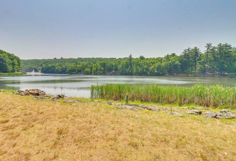 Gas Grill, Lake Access: Scenic Poconos Retreat!