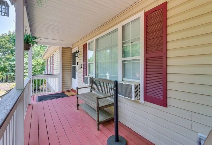 Gas Grill, Lake Access: Scenic Poconos Retreat!