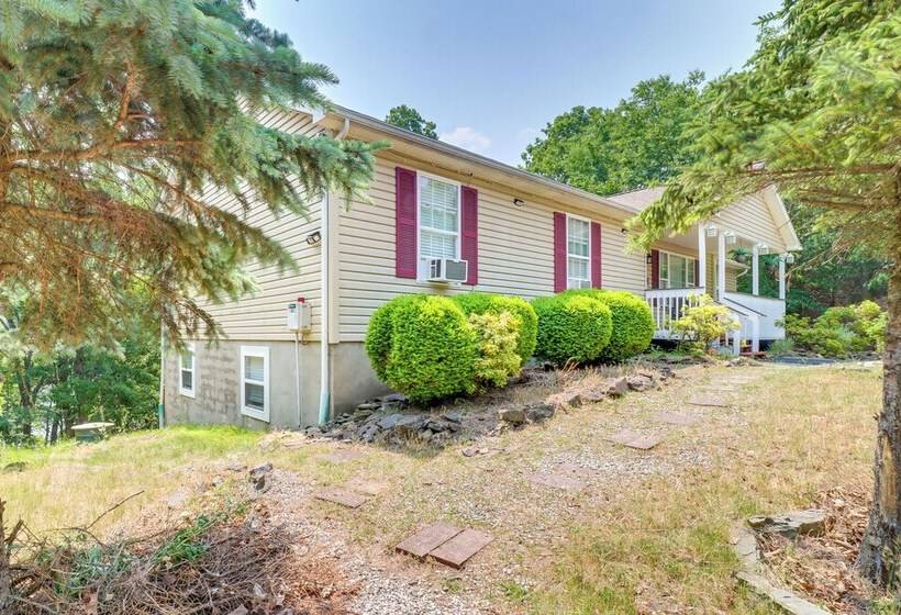 Gas Grill, Lake Access: Scenic Poconos Retreat!