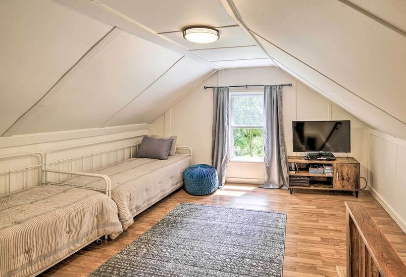 Private Riverfront Escape W/ Fire Pit & Grill