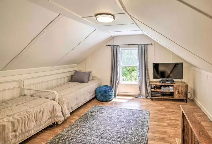 Private Riverfront Escape W/ Fire Pit & Grill