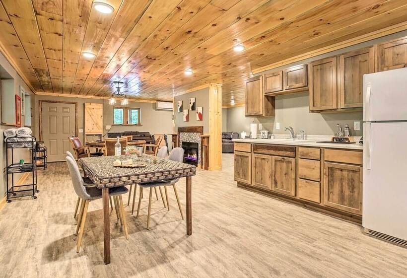 Red River Gorge Cabin W/ Private Hot Tub!