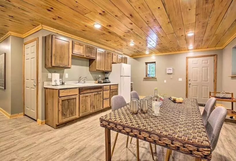 Red River Gorge Cabin W/ Private Hot Tub!