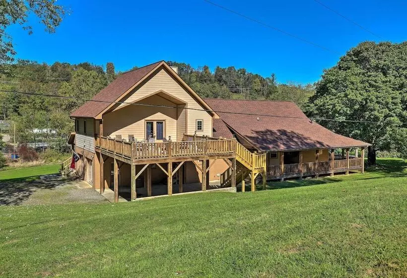 Game Room, Theater + Deck: Burnsville Cabin!