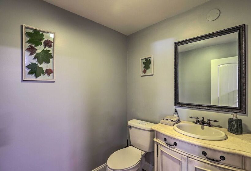 Game Room, Theater + Deck: Burnsville Cabin!