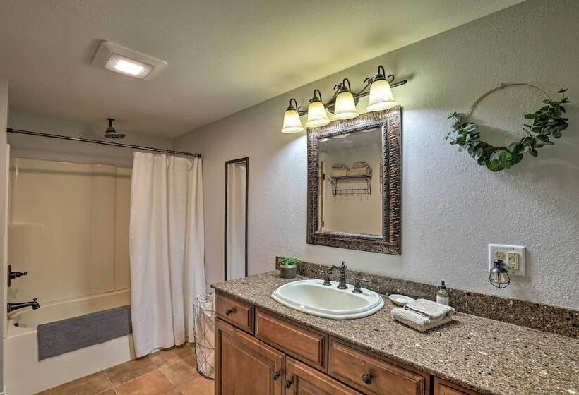 Game Room, Theater + Deck: Burnsville Cabin!