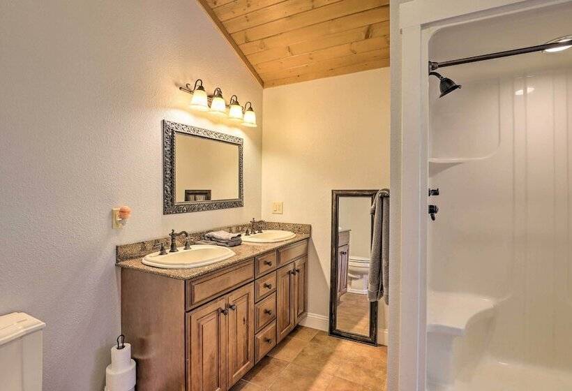 Game Room, Theater + Deck: Burnsville Cabin!