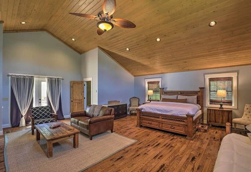 Game Room, Theater + Deck: Burnsville Cabin!