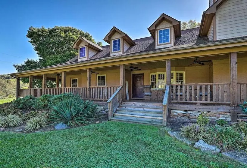 Game Room, Theater + Deck: Burnsville Cabin!