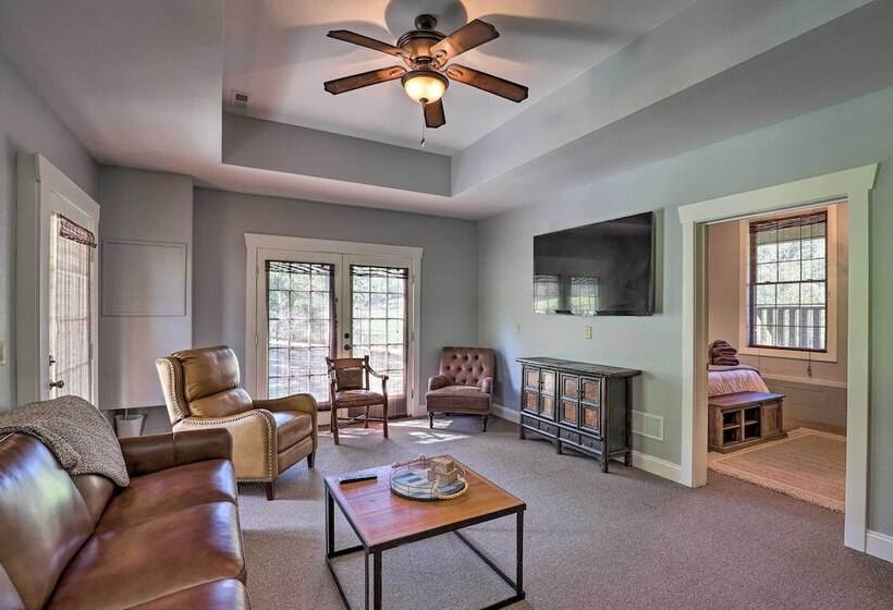 Game Room, Theater + Deck: Burnsville Cabin!