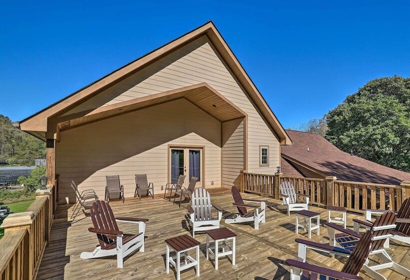 Game Room, Theater + Deck: Burnsville Cabin!