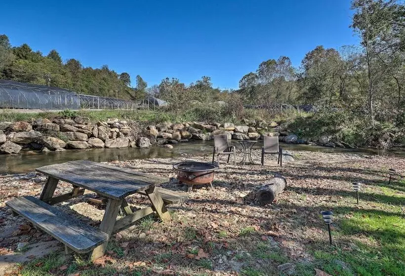 Game Room, Theater + Deck: Burnsville Cabin!