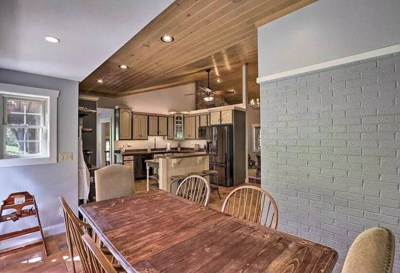 Game Room, Theater + Deck: Burnsville Cabin!