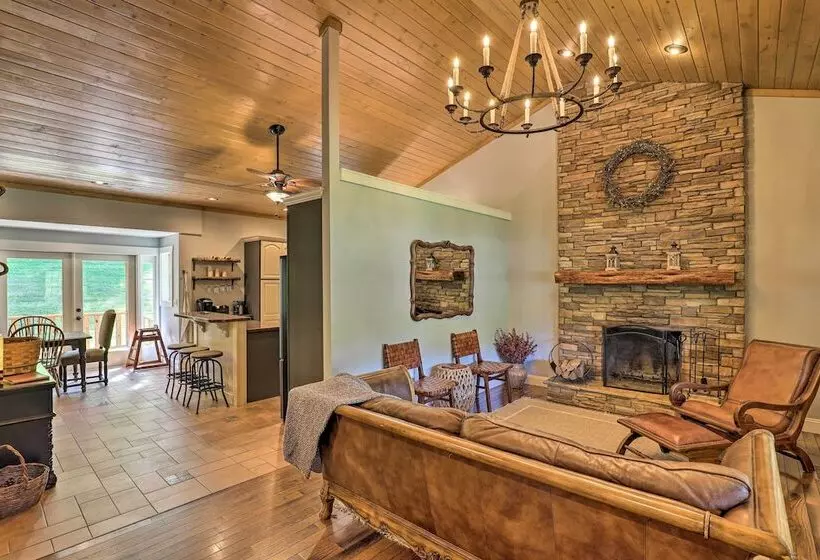 Game Room, Theater + Deck: Burnsville Cabin!