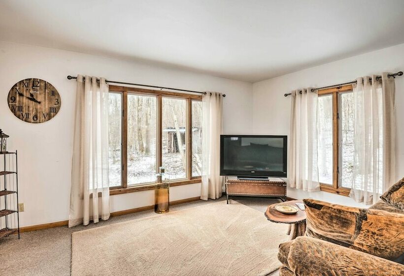 Rustic Unadilla Cottage On 15 Acres W/ Pond!