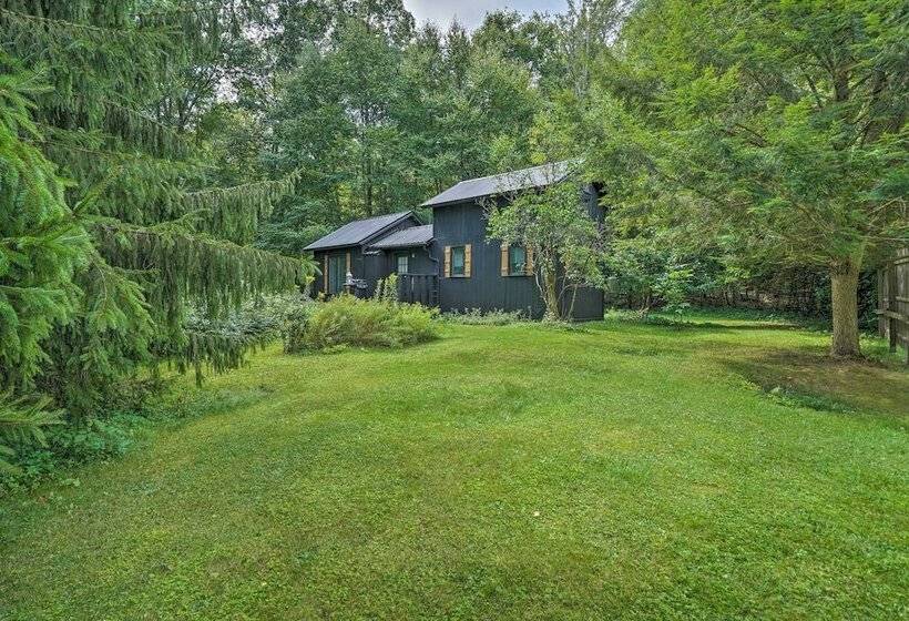 Rustic Unadilla Cottage On 15 Acres W/ Pond!