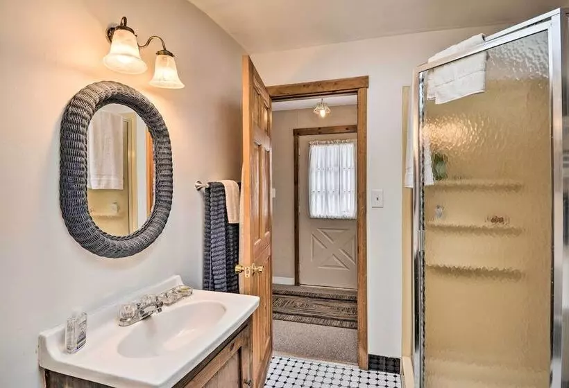 Rustic Unadilla Cottage On 15 Acres W/ Pond!