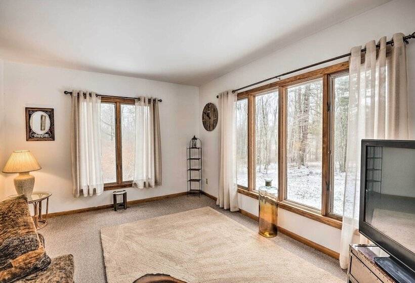 Rustic Unadilla Cottage On 15 Acres W/ Pond!